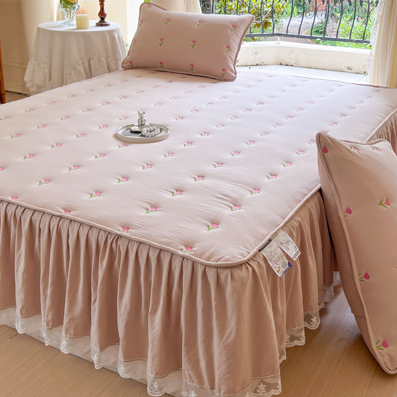 Thicken Quilted Cotton Bed Ski - Embroidery Quilt Cover review and price
