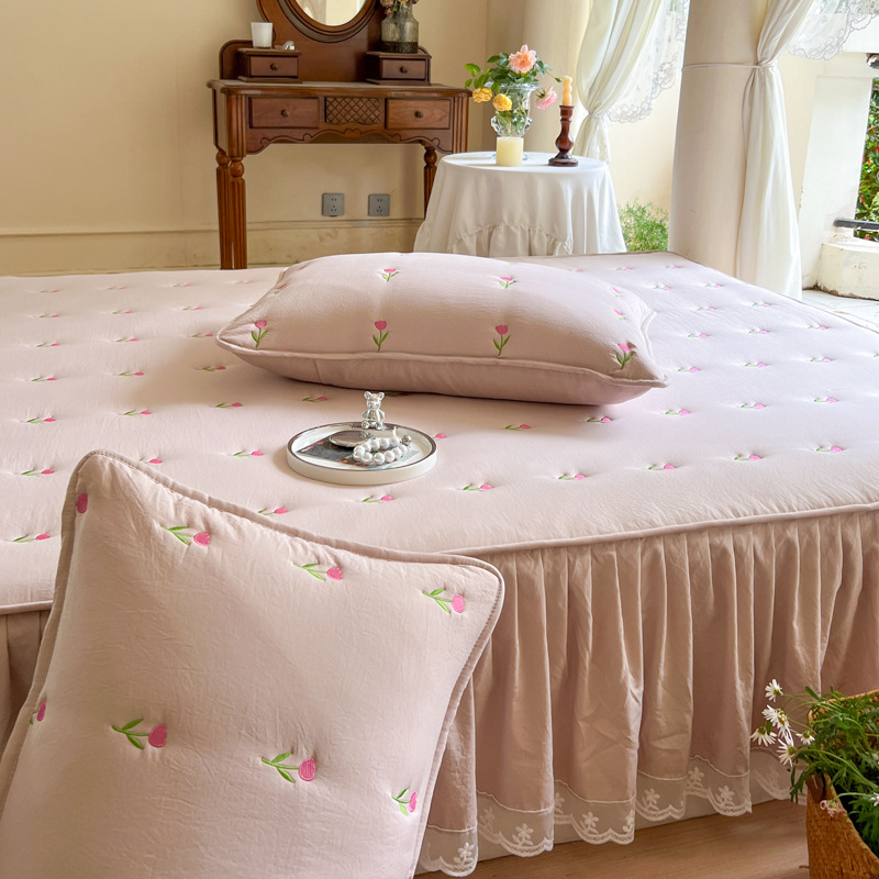 Thicken Quilted Cotton Bed Ski - Embroidery Quilt Cover review and price